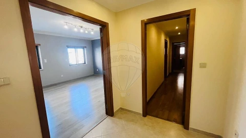 Apartamento T2 para Arrendamento em Vialonga