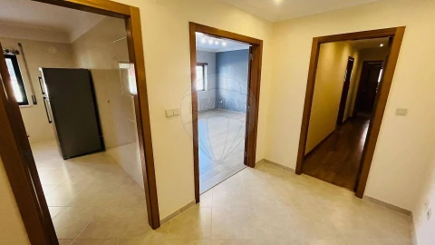 Apartamento T2 para Arrendamento em Vialonga