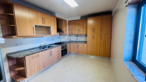 Apartamento T2 para Arrendamento em Vialonga