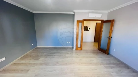 Apartamento T2 para Arrendamento em Vialonga