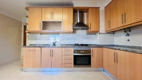 Apartamento T2 para Arrendamento em Vialonga