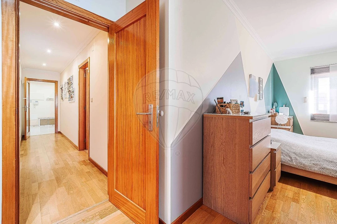 Apartamento T2 para Arrendamento em Vialonga Foto 34