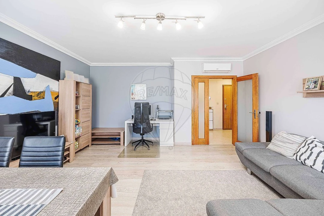 Apartamento T2 para Arrendamento em Vialonga Foto 37