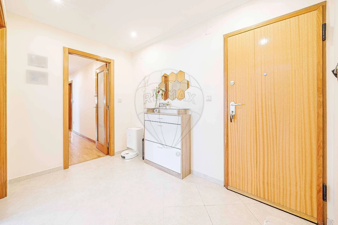 Apartamento T2 para Arrendamento em Vialonga Foto 31