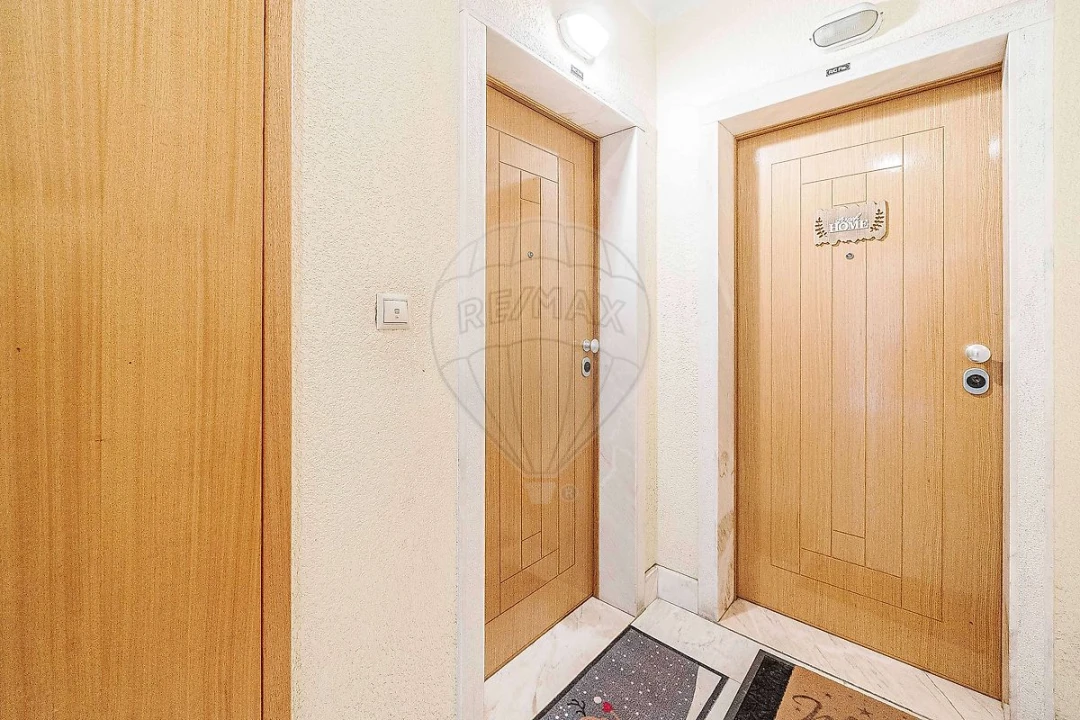 Apartamento T2 para Arrendamento em Vialonga Foto 30