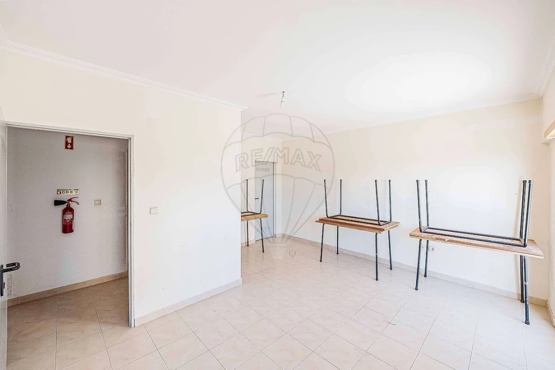 Apartamento T2 para Arrendamento em Vialonga Foto 23
