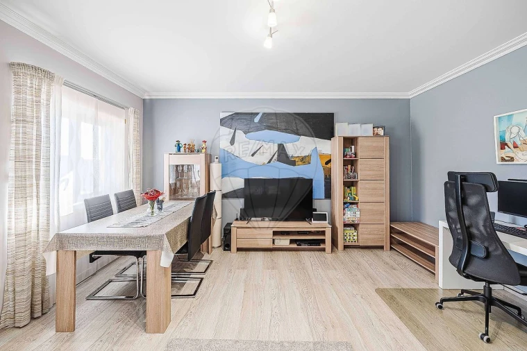 Apartamento T2 para Arrendamento em Vialonga Foto 36