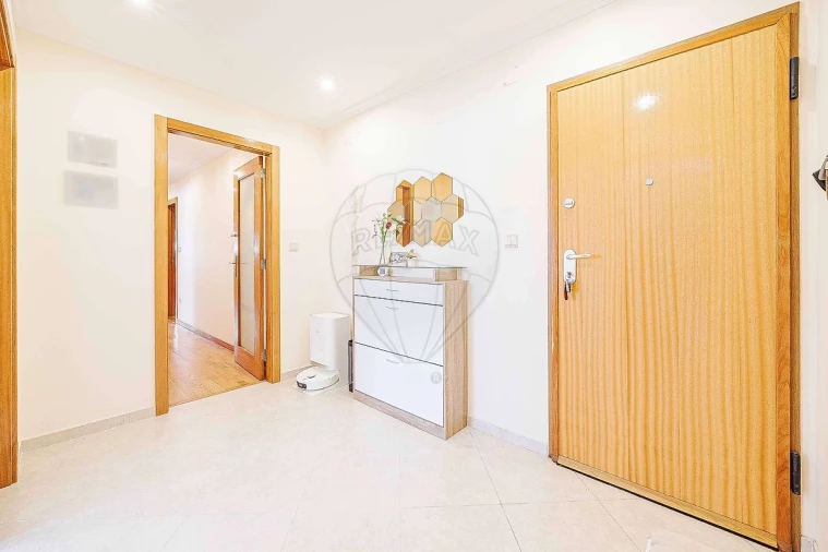 Apartamento T2 para Arrendamento em Vialonga Foto 31