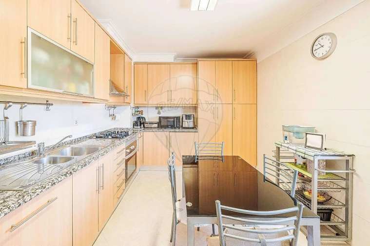 Apartamento T2 para Arrendamento em Vialonga Foto 13