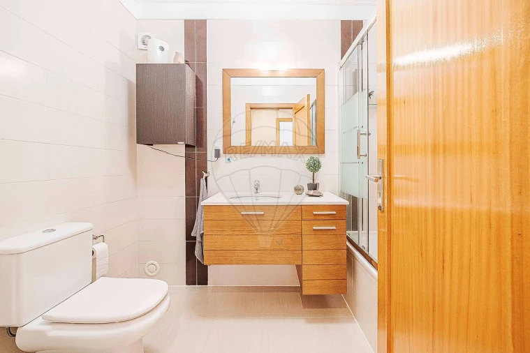 Apartamento T2 para Arrendamento em Vialonga Foto 6