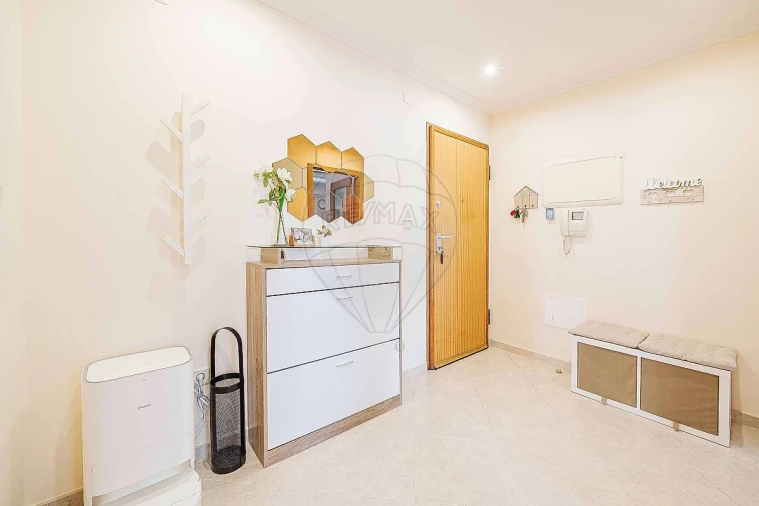 Apartamento T2 para Arrendamento em Vialonga Foto 32