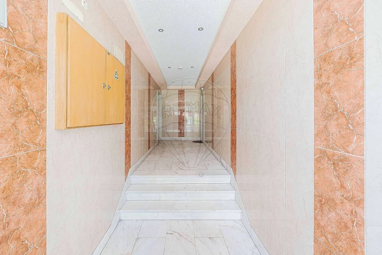 Apartamento T2 para Arrendamento em Vialonga Foto 28