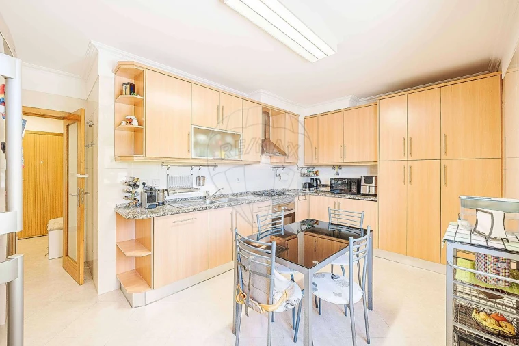 Apartamento T2 para Arrendamento em Vialonga Foto 16