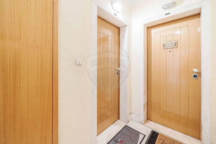 Apartamento T2 para Arrendamento em Vialonga Foto 18