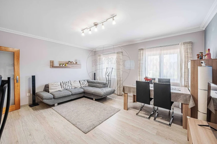 Apartamento T2 para Arrendamento em Vialonga Foto 38