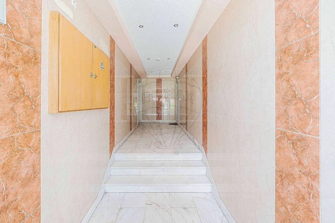 Apartamento T2 para Arrendamento em Vialonga Foto 28