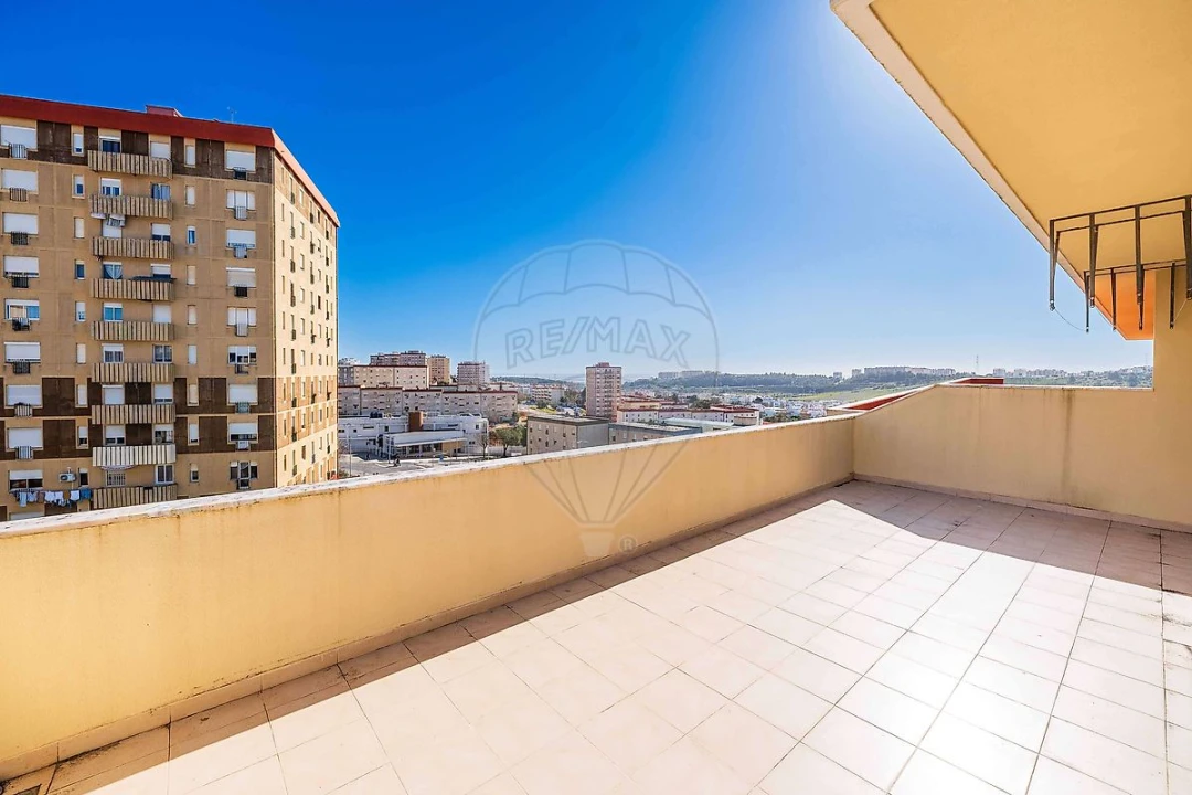 Apartamento T2 para Arrendamento em Vialonga Foto 22
