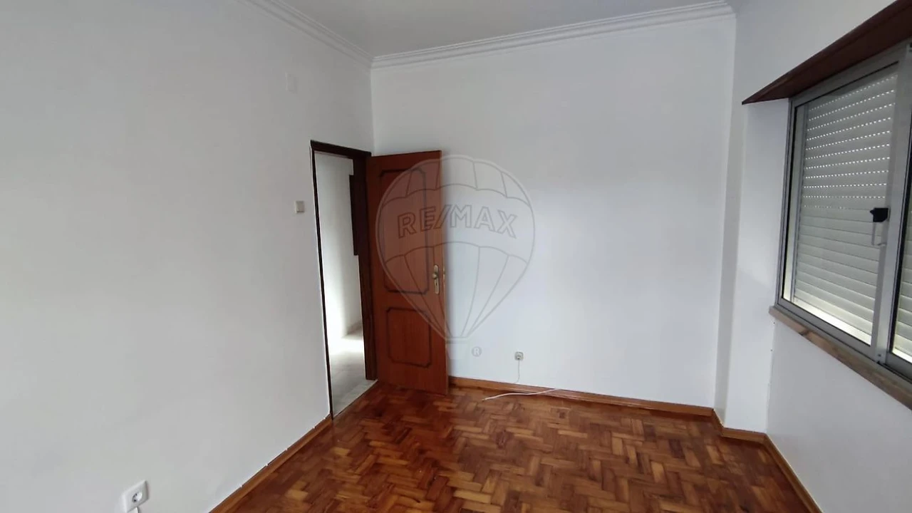 Apartamento T2 para Venda em Agualva e Mira-Sintra Foto 15
