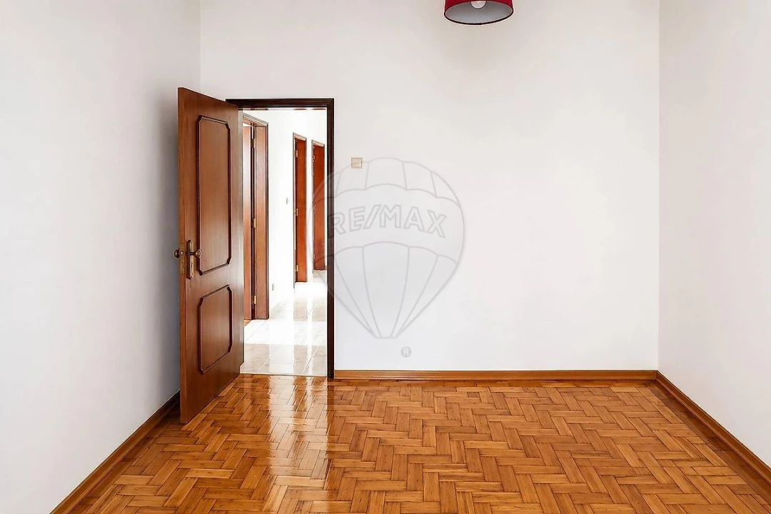 Apartamento T2 para Venda em Agualva e Mira-Sintra Foto 14