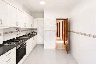 Apartamento T2 para Venda em Agualva e Mira-Sintra