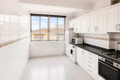 Apartamento T2 para Venda em Agualva e Mira-Sintra