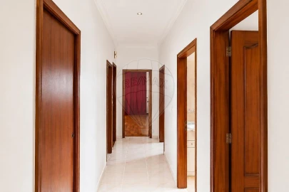 Apartamento T2 para Venda em Agualva e Mira-Sintra