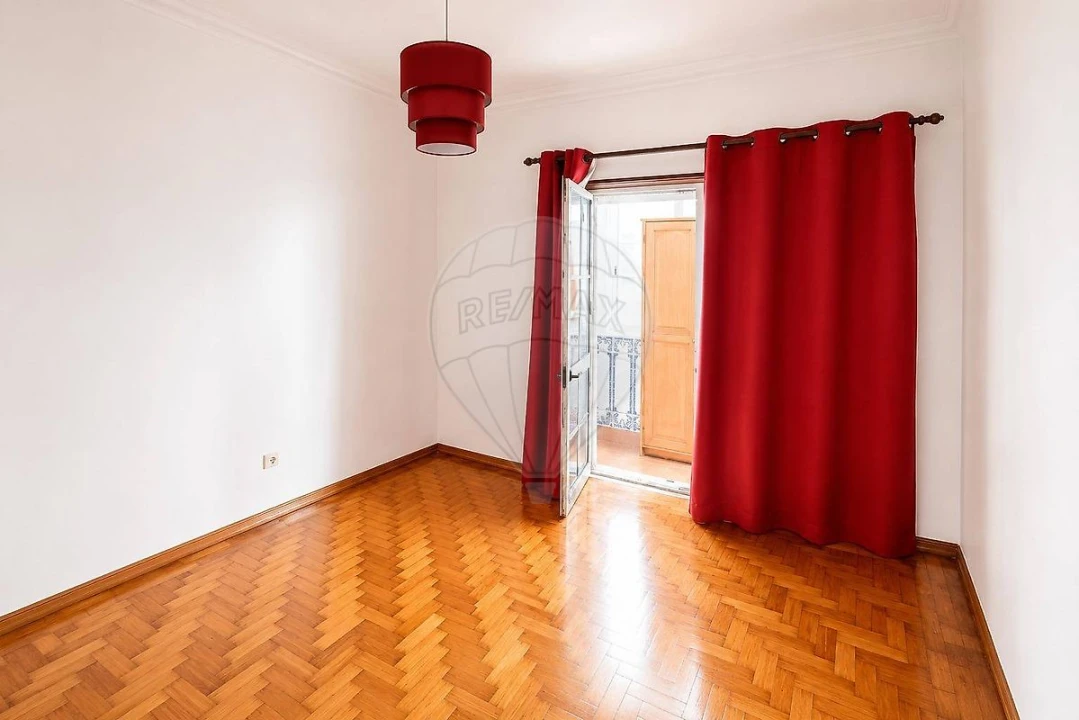 Apartamento T2 para Venda em Agualva e Mira-Sintra Foto 6