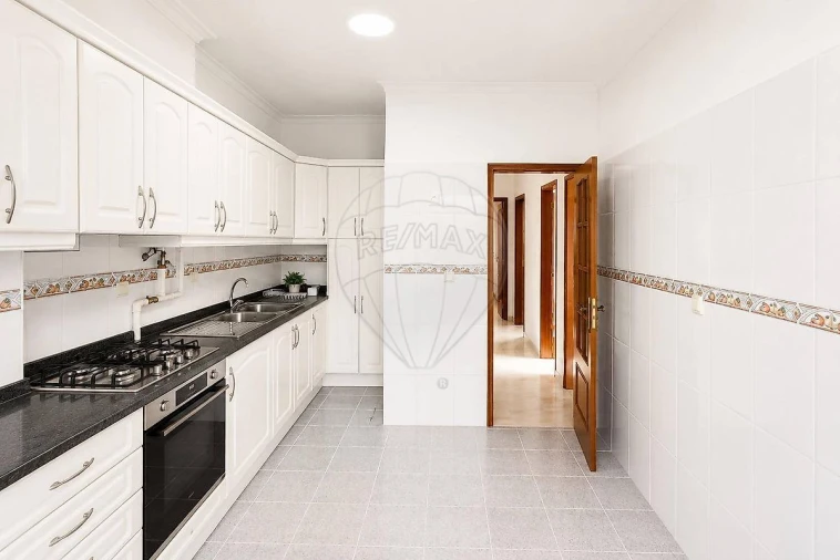 Apartamento T2 para Venda em Agualva e Mira-Sintra Foto 12