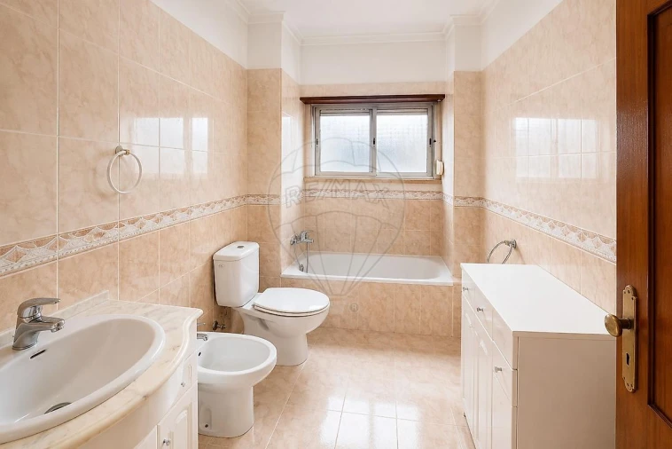 Apartamento T2 para Venda em Agualva e Mira-Sintra Foto 7