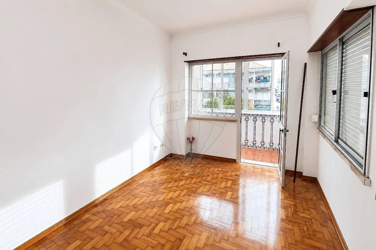 Apartamento T2 para Venda em Agualva e Mira-Sintra Foto 8