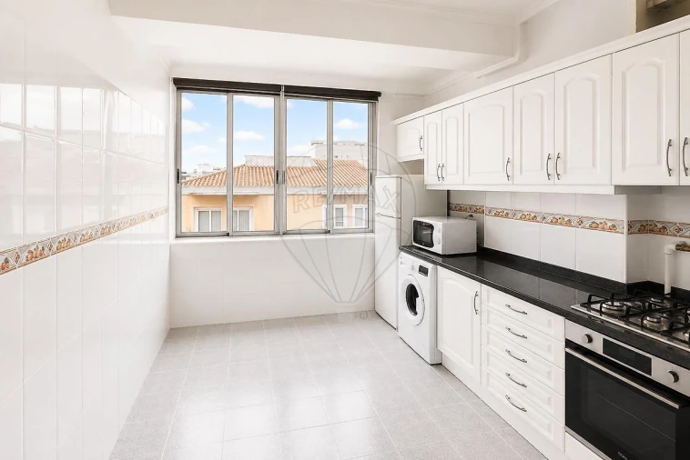 Apartamento T2 para Venda em Agualva e Mira-Sintra Foto 13