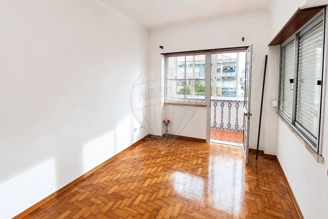 Apartamento T2 para Venda em Agualva e Mira-Sintra Foto 8