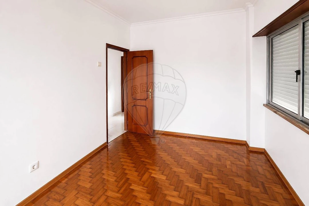 Apartamento T2 para Venda em Agualva e Mira-Sintra Foto 11