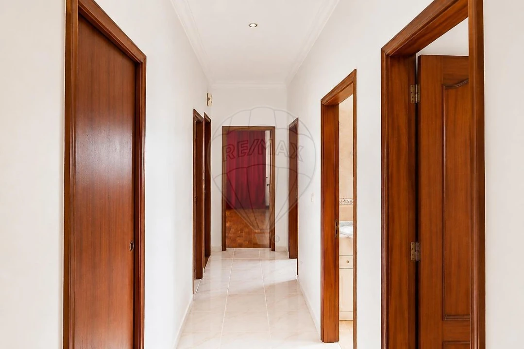 Apartamento T2 para Venda em Agualva e Mira-Sintra Foto 9