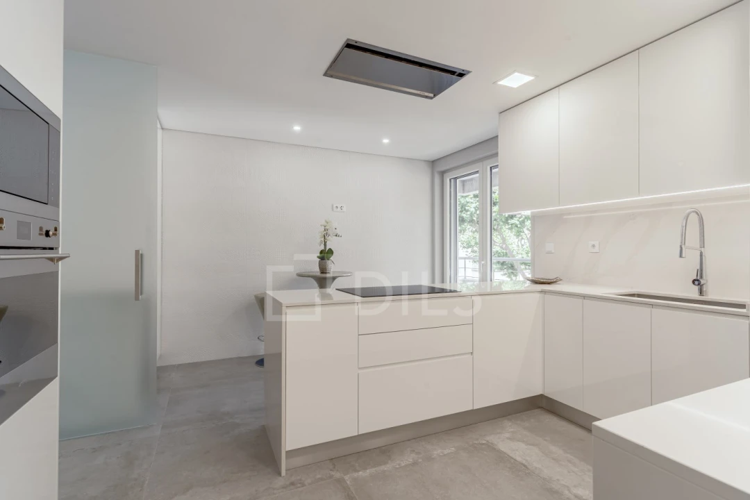 Apartamento T3 para Venda em Carcavelos e Parede Foto 9