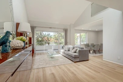 Apartamento T3 para Venda em Carcavelos e Parede