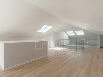 Apartamento T3 para Venda em Carcavelos e Parede