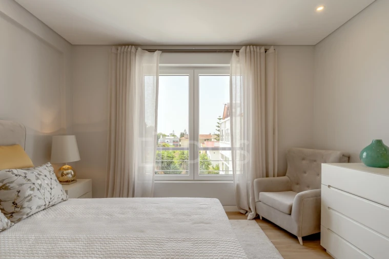 Apartamento T3 para Venda em Carcavelos e Parede Foto 16
