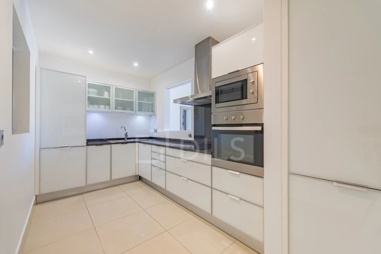 Apartamento T2 para Venda em Quarteira Foto 6