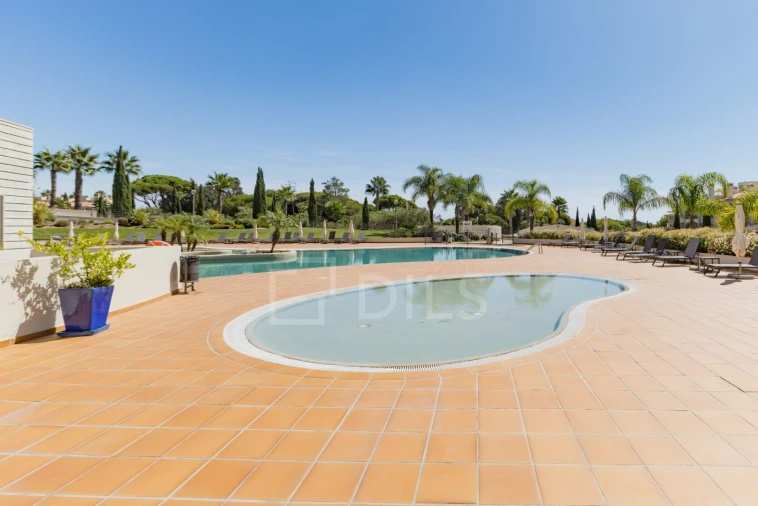 Apartamento T2 para Venda em Quarteira Foto 35