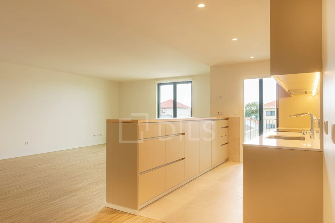 Apartamento T2 para Arrendamento em Paranhos Foto 6