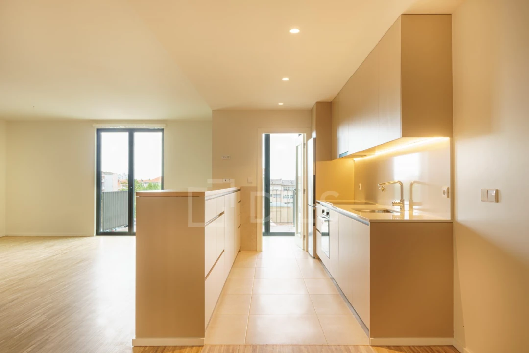 Apartamento T2 para Arrendamento em Paranhos Foto 7