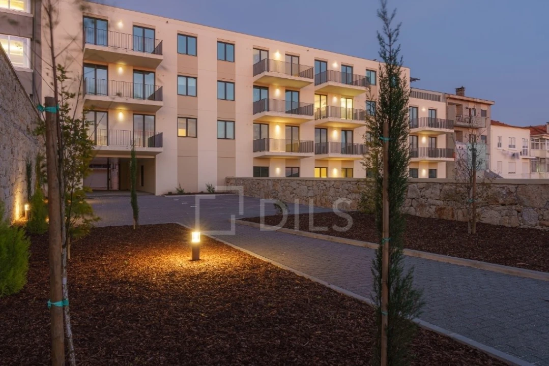 Apartamento T2 para Arrendamento em Paranhos Foto 11