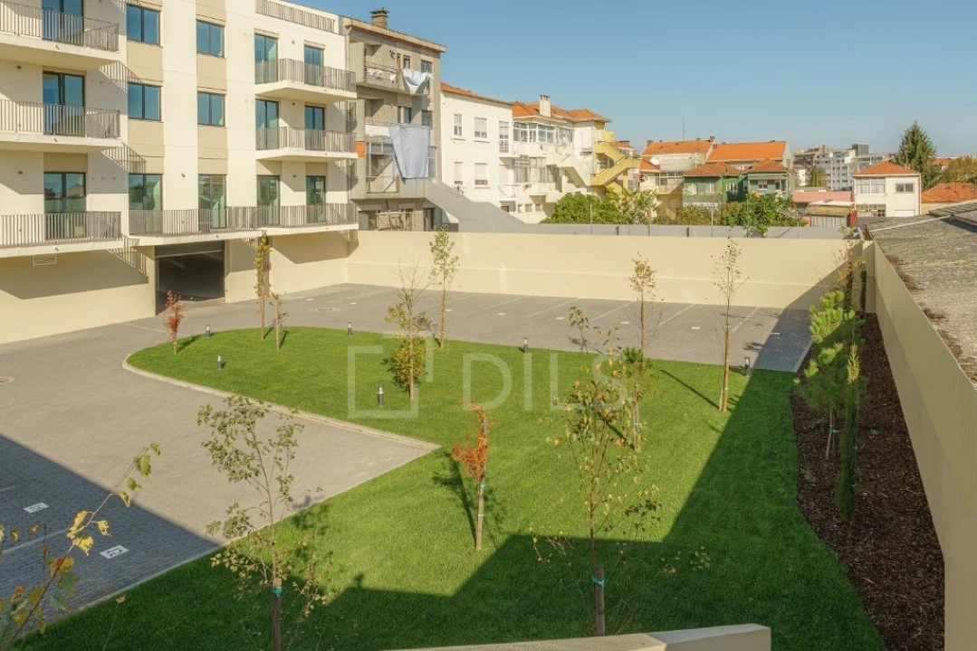 Apartamento T2 para Arrendamento em Paranhos Foto 15