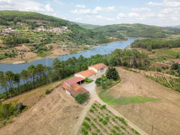 Quinta T5 para Venda em Capeludos