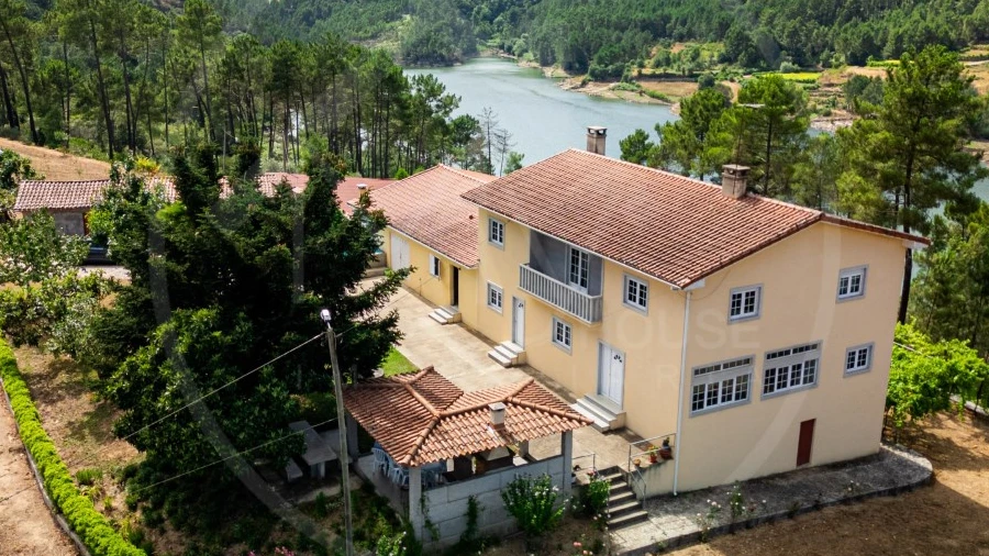 Quinta T5 para Venda em Capeludos