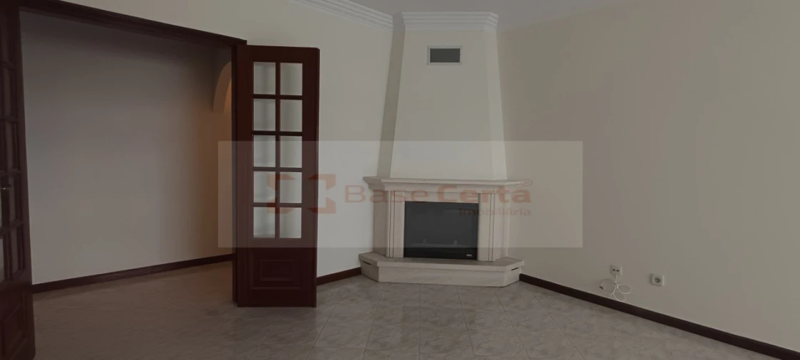 Apartamento T2 para Venda em Algueirão-Mem Martins Foto 3