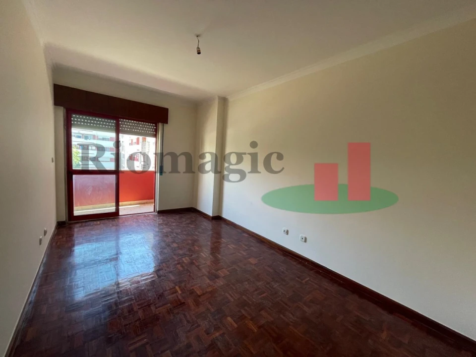 Apartamento T2 para Venda em Algueirão-Mem Martins Foto 9