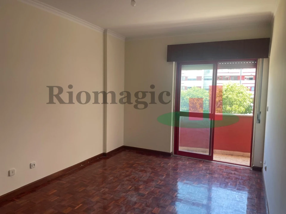 Apartamento T2 para Venda em Algueirão-Mem Martins Foto 14