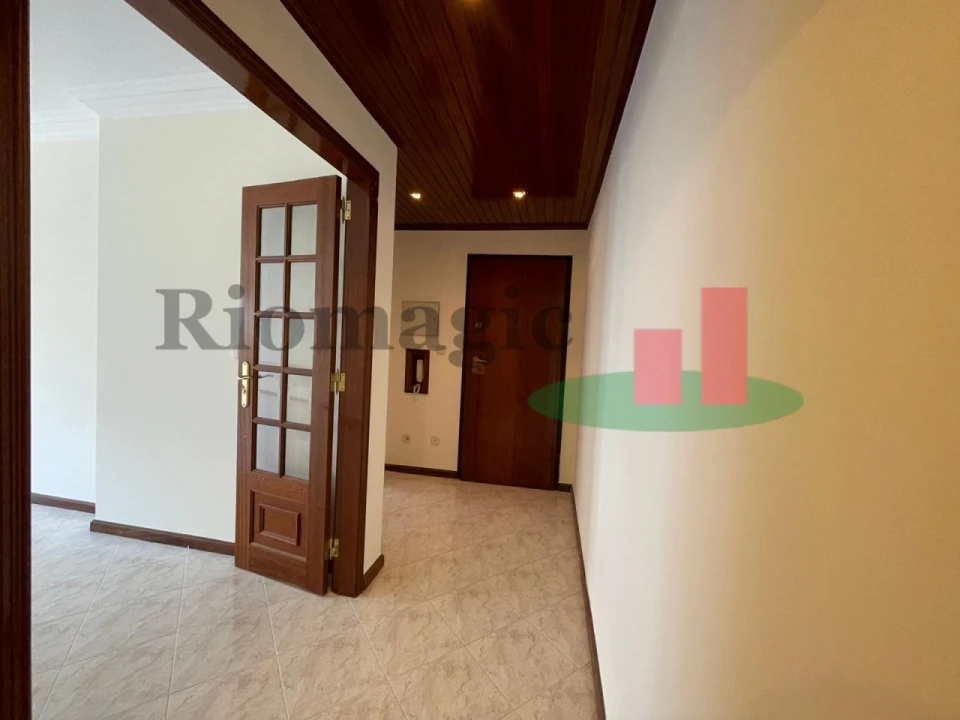 Apartamento T2 para Venda em Algueirão-Mem Martins Foto 1